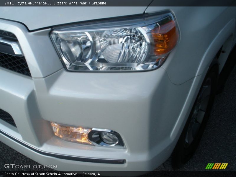 Blizzard White Pearl / Graphite 2011 Toyota 4Runner SR5