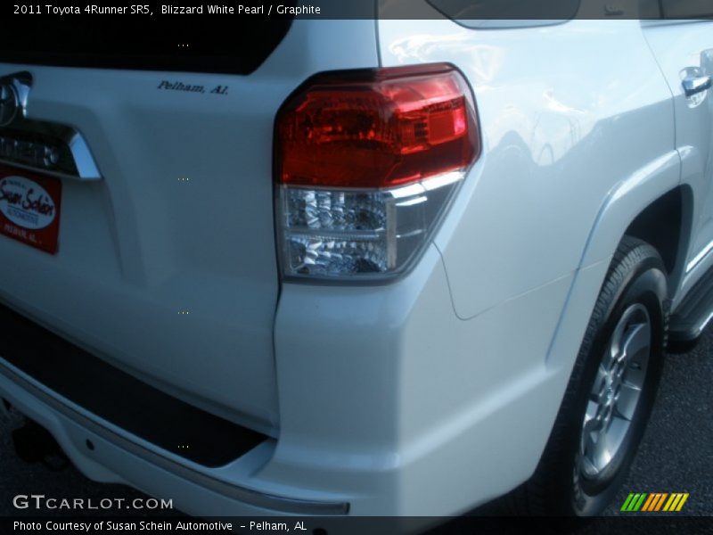 Blizzard White Pearl / Graphite 2011 Toyota 4Runner SR5