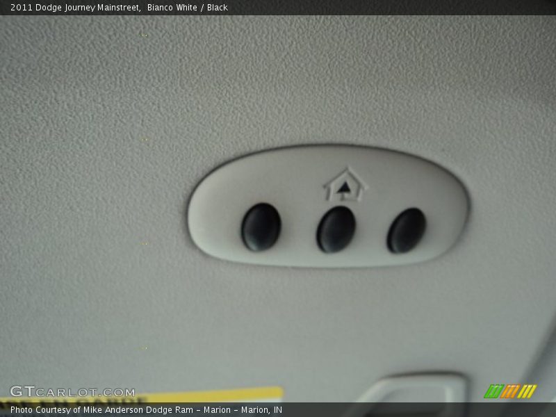 Bianco White / Black 2011 Dodge Journey Mainstreet