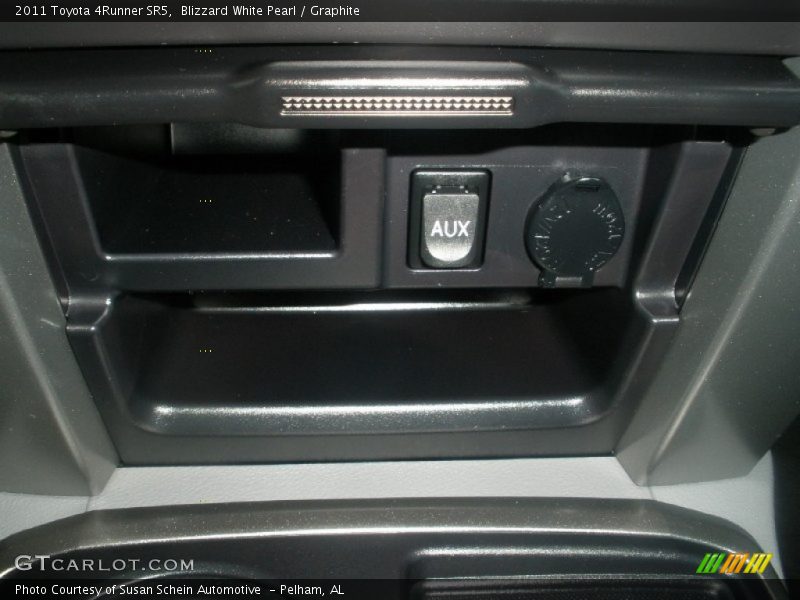 Blizzard White Pearl / Graphite 2011 Toyota 4Runner SR5