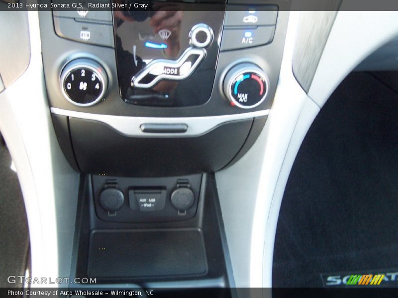 Radiant Silver / Gray 2013 Hyundai Sonata GLS