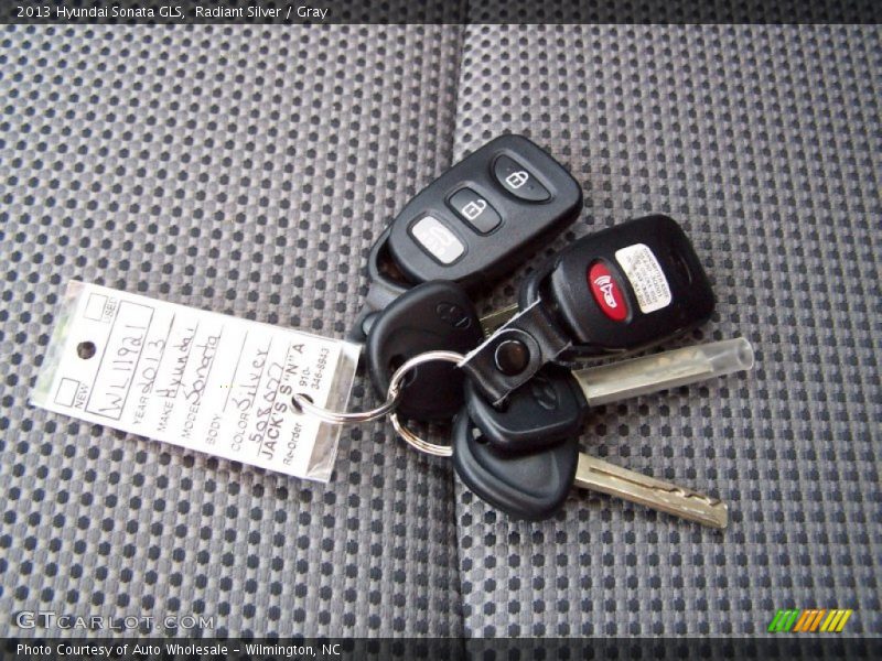 Radiant Silver / Gray 2013 Hyundai Sonata GLS