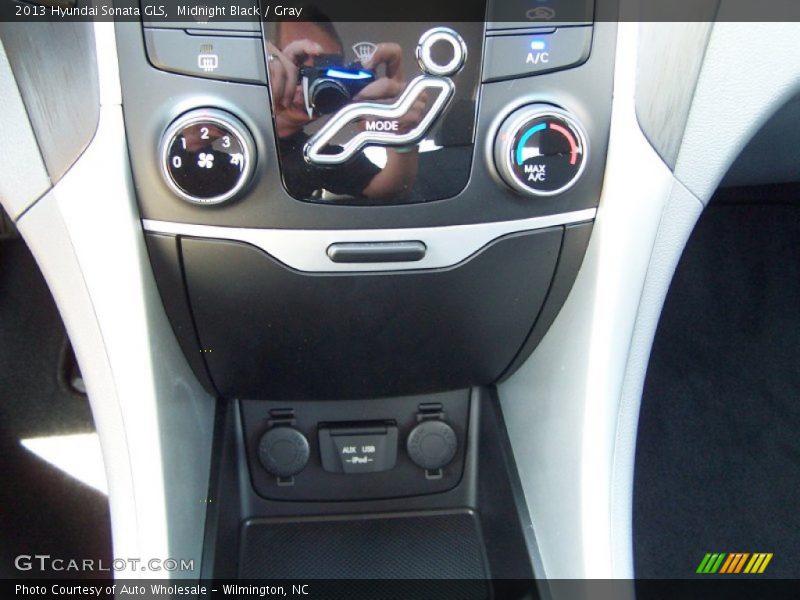 Midnight Black / Gray 2013 Hyundai Sonata GLS