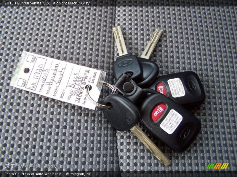 Midnight Black / Gray 2013 Hyundai Sonata GLS