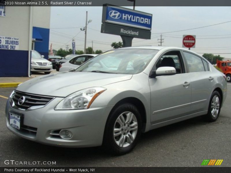 Radiant Silver / Charcoal 2010 Nissan Altima 2.5 S