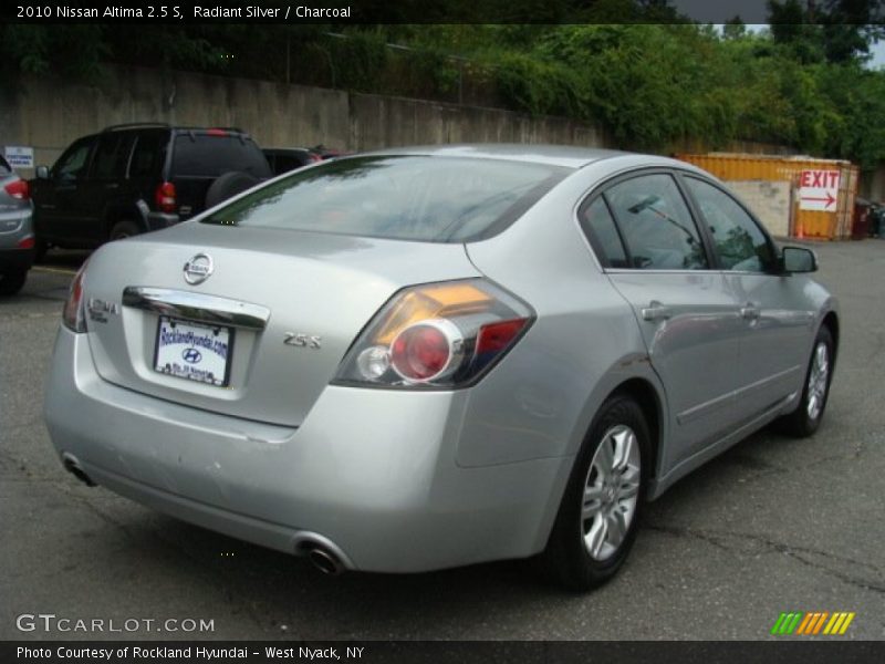 Radiant Silver / Charcoal 2010 Nissan Altima 2.5 S