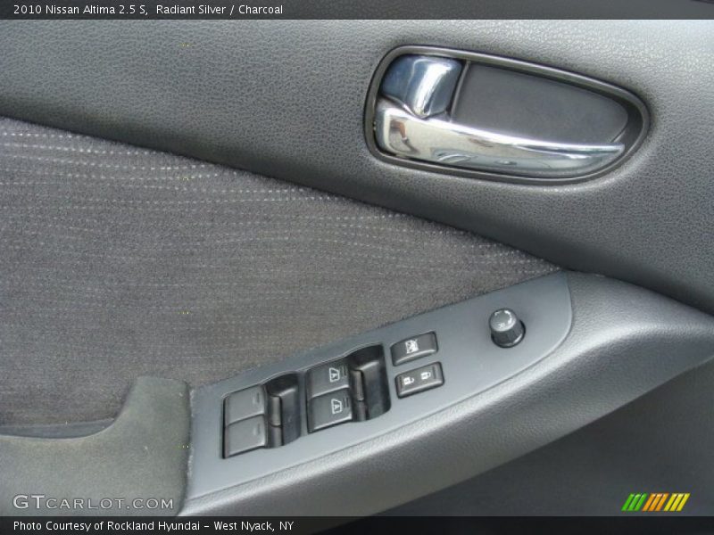 Radiant Silver / Charcoal 2010 Nissan Altima 2.5 S