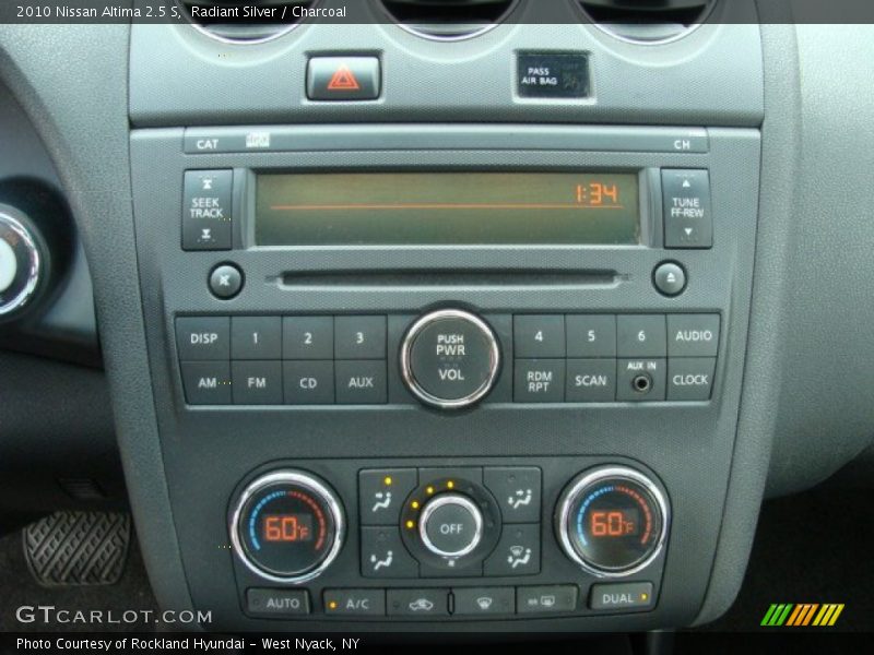 Radiant Silver / Charcoal 2010 Nissan Altima 2.5 S