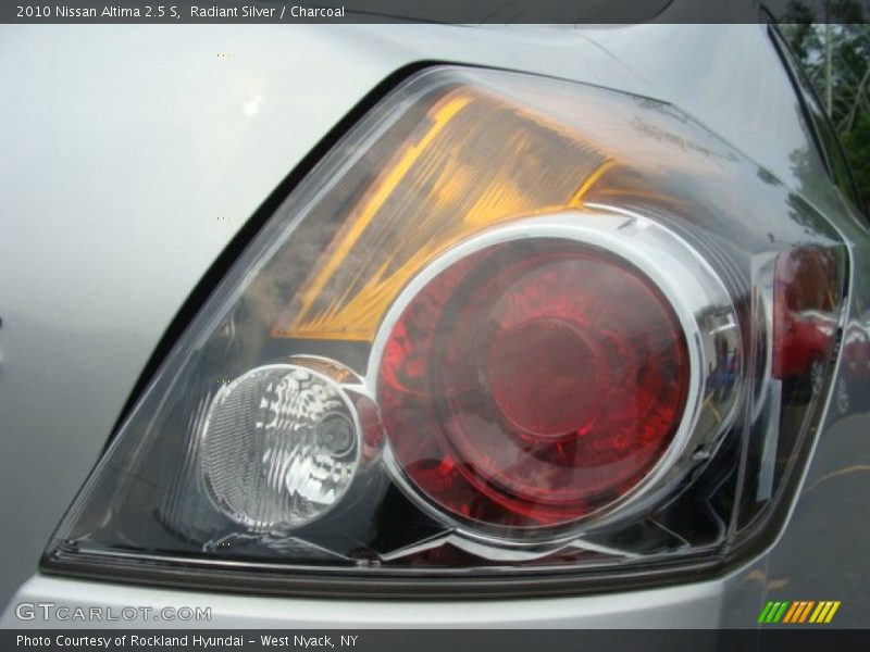 Radiant Silver / Charcoal 2010 Nissan Altima 2.5 S