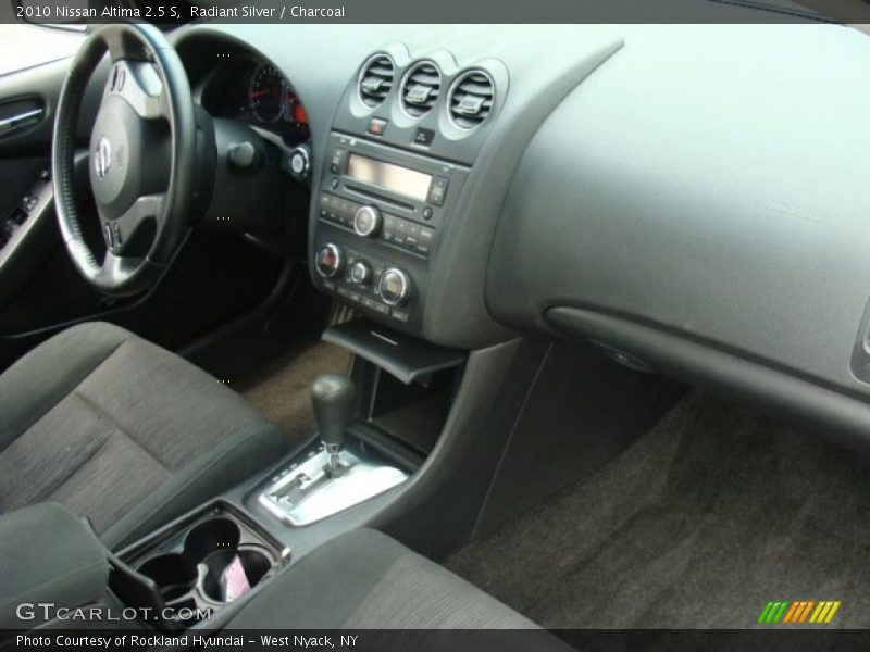 Radiant Silver / Charcoal 2010 Nissan Altima 2.5 S