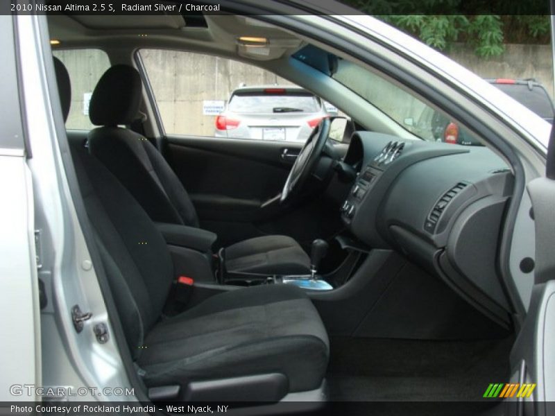 Radiant Silver / Charcoal 2010 Nissan Altima 2.5 S