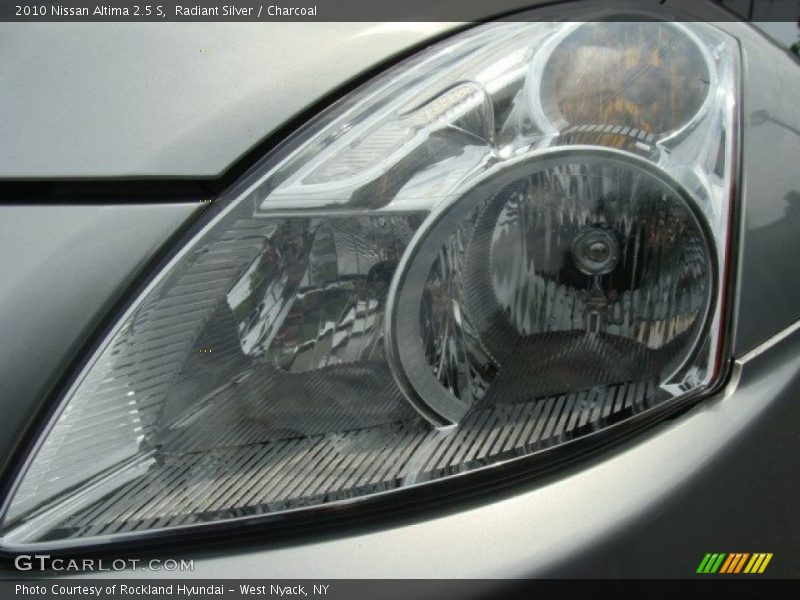 Radiant Silver / Charcoal 2010 Nissan Altima 2.5 S