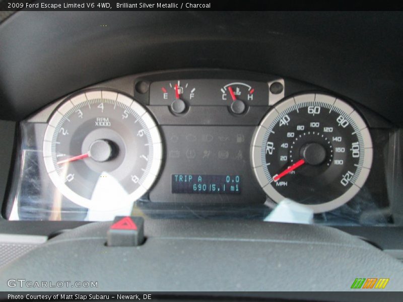 Brilliant Silver Metallic / Charcoal 2009 Ford Escape Limited V6 4WD