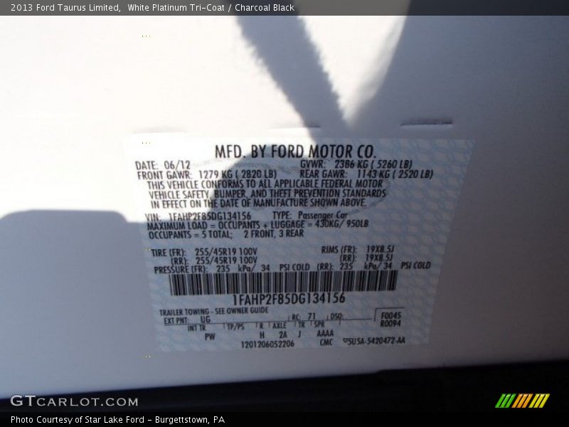 White Platinum Tri-Coat / Charcoal Black 2013 Ford Taurus Limited