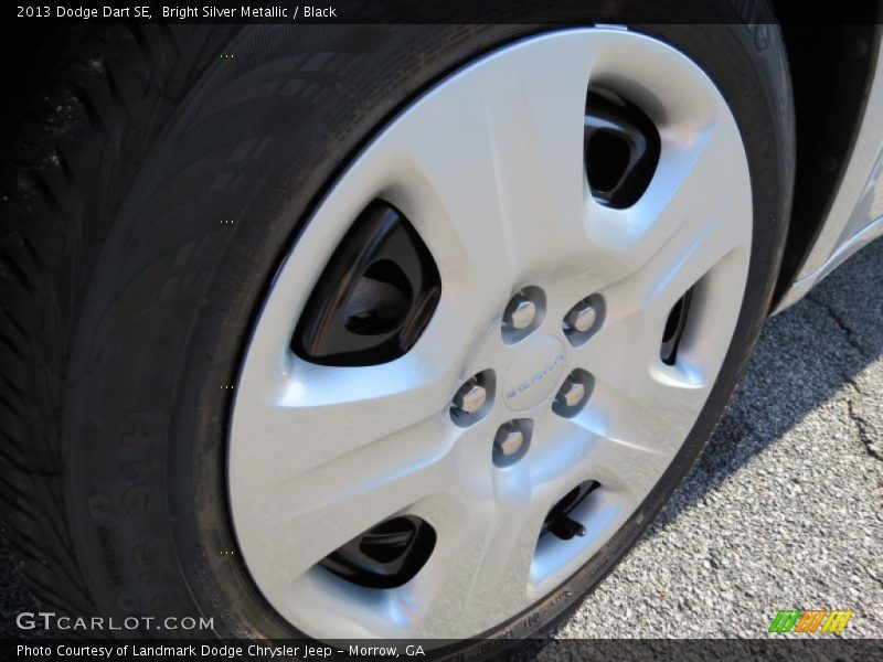Bright Silver Metallic / Black 2013 Dodge Dart SE