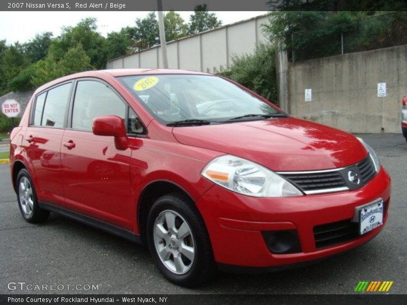 Red Alert / Beige 2007 Nissan Versa S