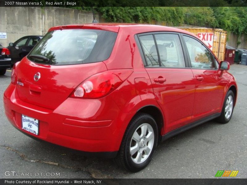 Red Alert / Beige 2007 Nissan Versa S