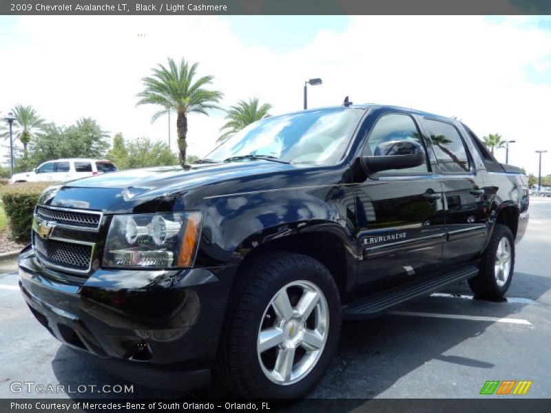 Front 3/4 View of 2009 Avalanche LT
