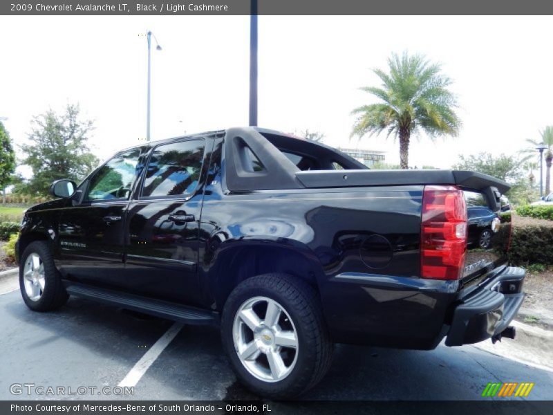 Black / Light Cashmere 2009 Chevrolet Avalanche LT