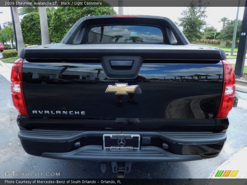 Black / Light Cashmere 2009 Chevrolet Avalanche LT