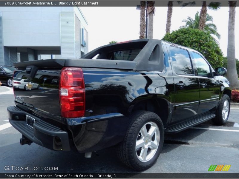 Black / Light Cashmere 2009 Chevrolet Avalanche LT