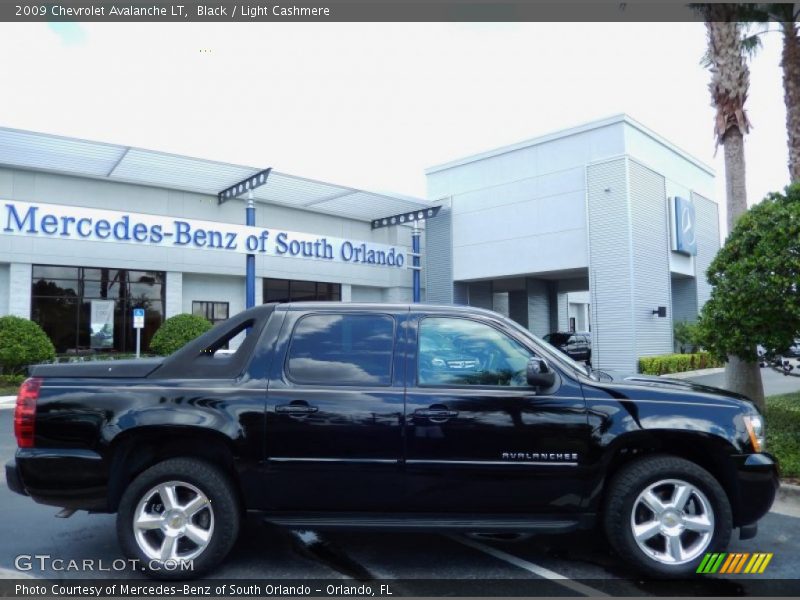 Black / Light Cashmere 2009 Chevrolet Avalanche LT