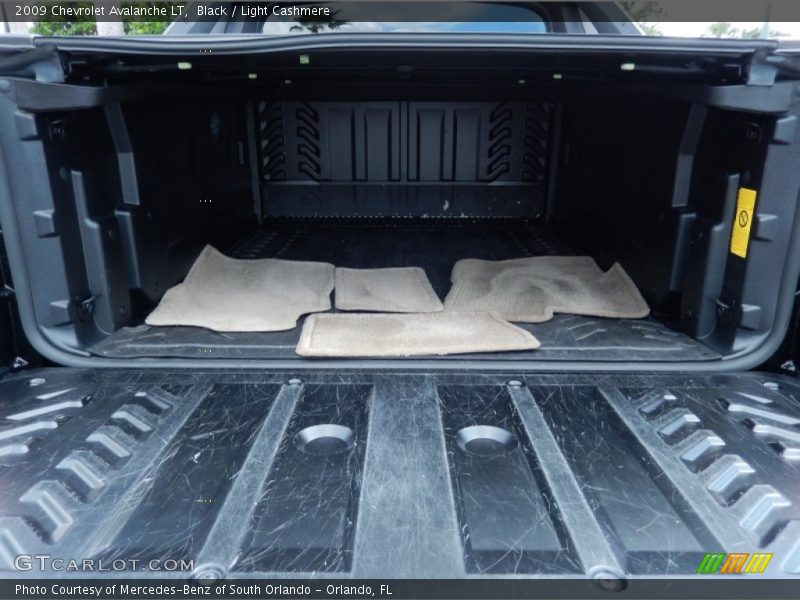 Black / Light Cashmere 2009 Chevrolet Avalanche LT