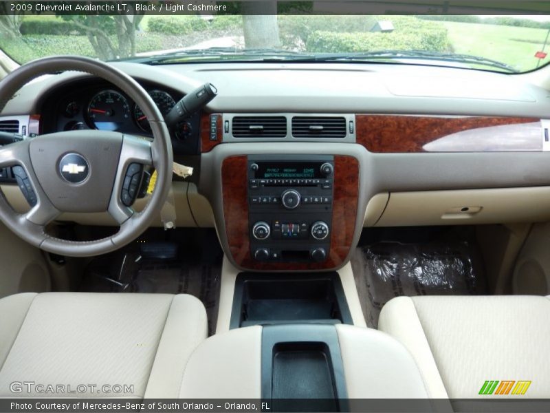 Black / Light Cashmere 2009 Chevrolet Avalanche LT