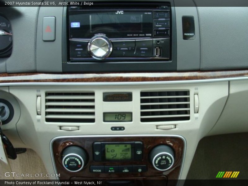 Arctic White / Beige 2007 Hyundai Sonata SE V6