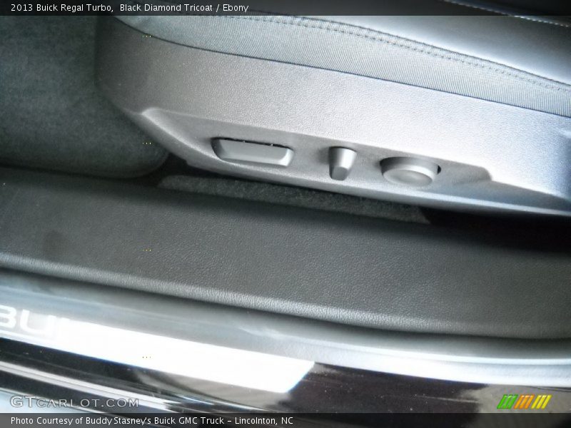 Black Diamond Tricoat / Ebony 2013 Buick Regal Turbo