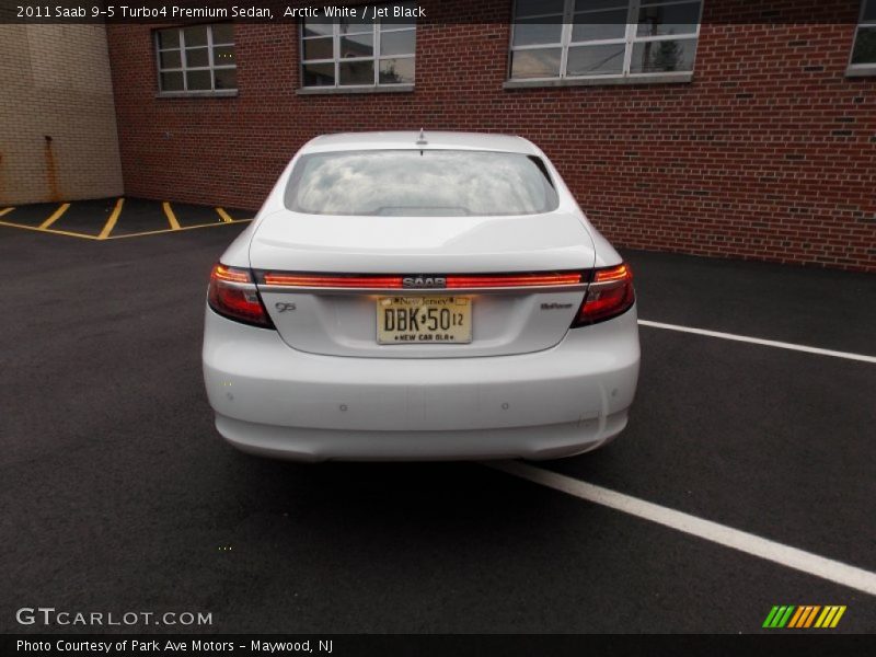 Arctic White / Jet Black 2011 Saab 9-5 Turbo4 Premium Sedan