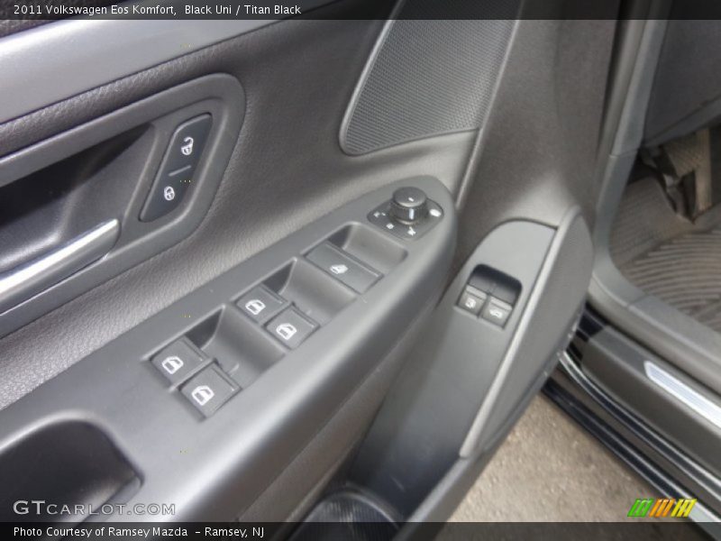 Black Uni / Titan Black 2011 Volkswagen Eos Komfort
