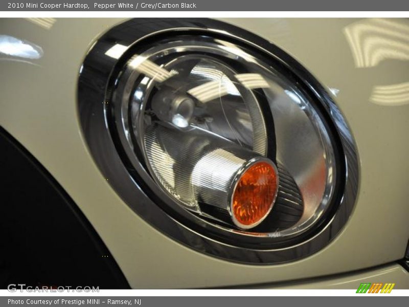 Pepper White / Grey/Carbon Black 2010 Mini Cooper Hardtop