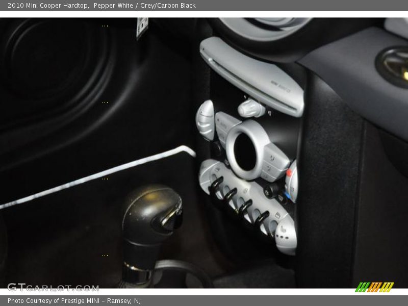 Pepper White / Grey/Carbon Black 2010 Mini Cooper Hardtop