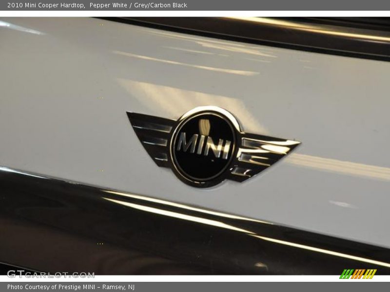 Pepper White / Grey/Carbon Black 2010 Mini Cooper Hardtop