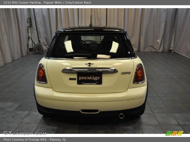 Pepper White / Grey/Carbon Black 2010 Mini Cooper Hardtop