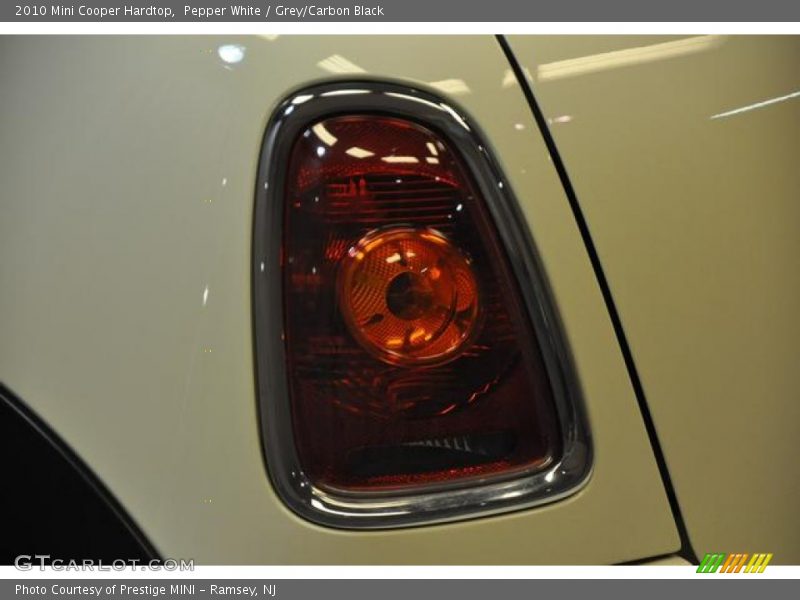 Pepper White / Grey/Carbon Black 2010 Mini Cooper Hardtop