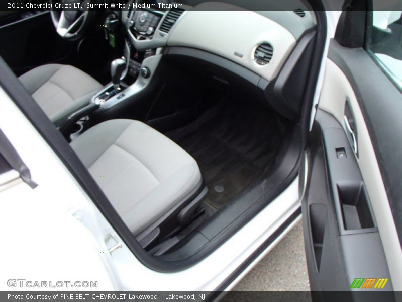 Summit White / Medium Titanium 2011 Chevrolet Cruze LT