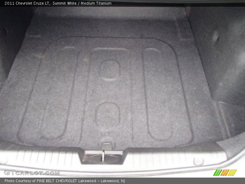 Summit White / Medium Titanium 2011 Chevrolet Cruze LT