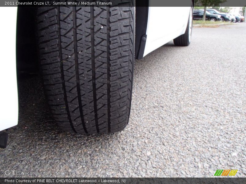 Summit White / Medium Titanium 2011 Chevrolet Cruze LT