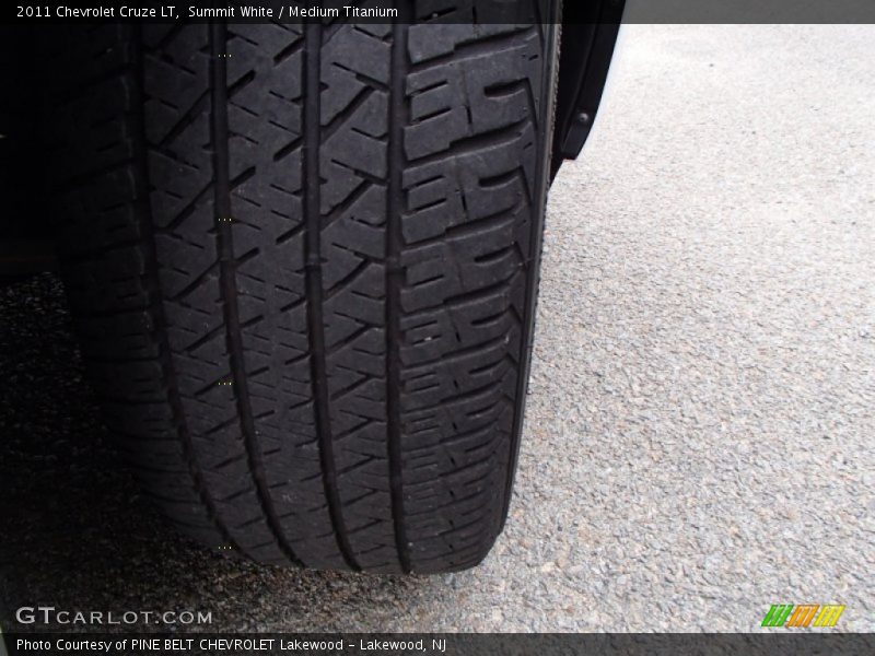 Summit White / Medium Titanium 2011 Chevrolet Cruze LT
