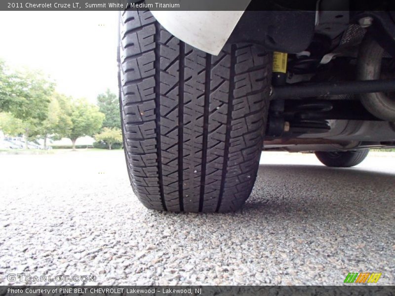 Summit White / Medium Titanium 2011 Chevrolet Cruze LT