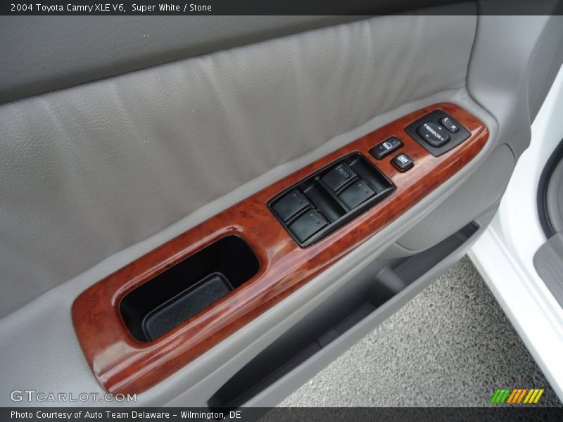 Super White / Stone 2004 Toyota Camry XLE V6