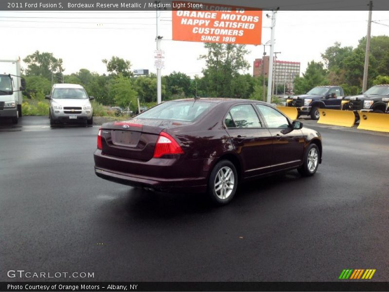 Bordeaux Reserve Metallic / Medium Light Stone 2011 Ford Fusion S