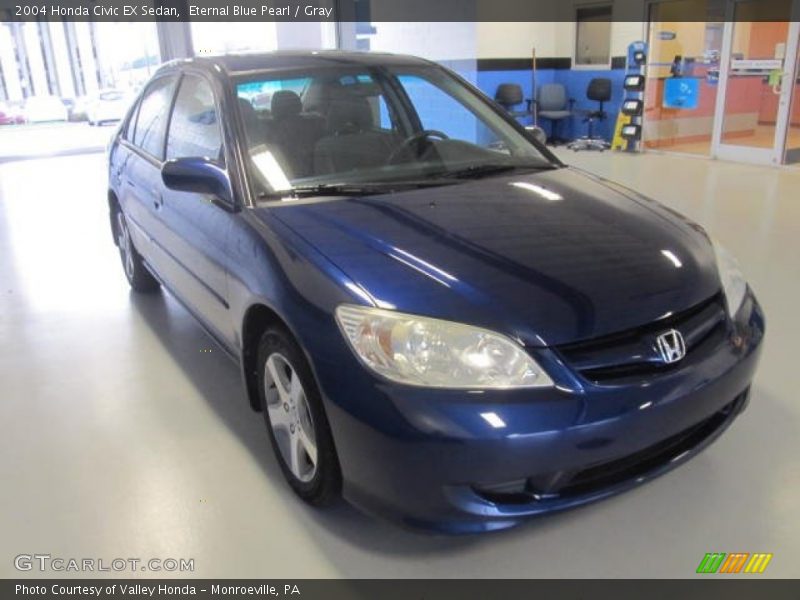 Front 3/4 View of 2004 Civic EX Sedan