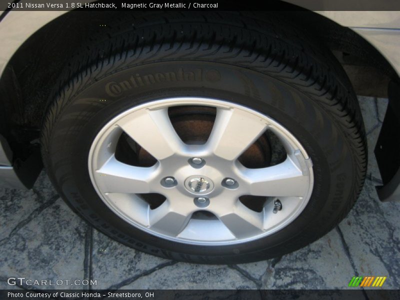 Magnetic Gray Metallic / Charcoal 2011 Nissan Versa 1.8 SL Hatchback