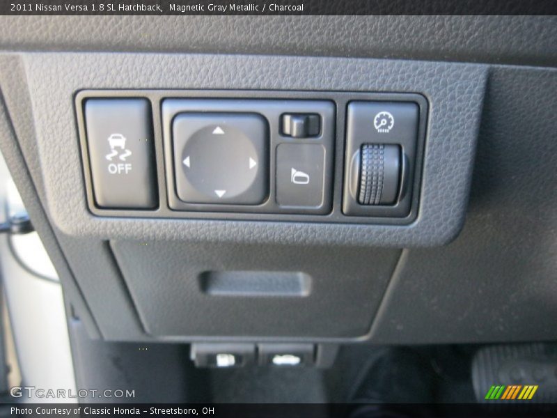 Magnetic Gray Metallic / Charcoal 2011 Nissan Versa 1.8 SL Hatchback