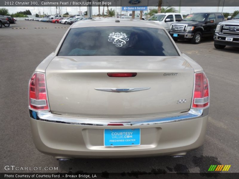Cashmere Pearl / Black/Light Frost Beige 2012 Chrysler 300