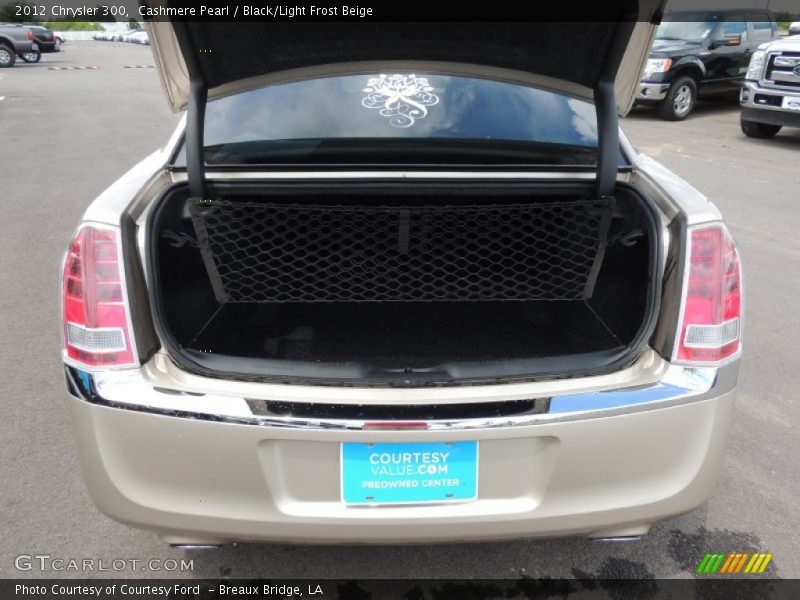 Cashmere Pearl / Black/Light Frost Beige 2012 Chrysler 300