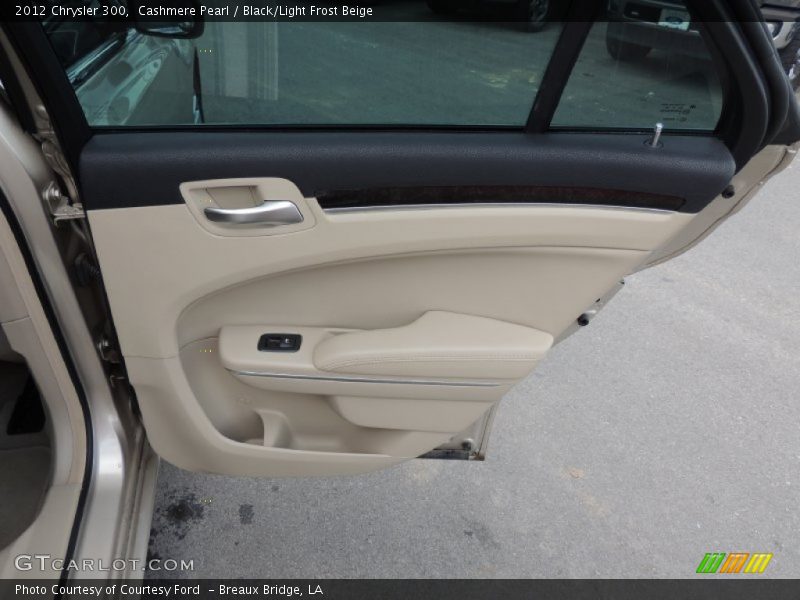 Cashmere Pearl / Black/Light Frost Beige 2012 Chrysler 300